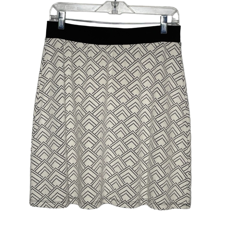 Gilli Sz LP White & Black Contemporary Elastic Waist A-Line Mini Skirt